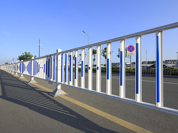 可移動市政防眩光護欄的作用和特點？