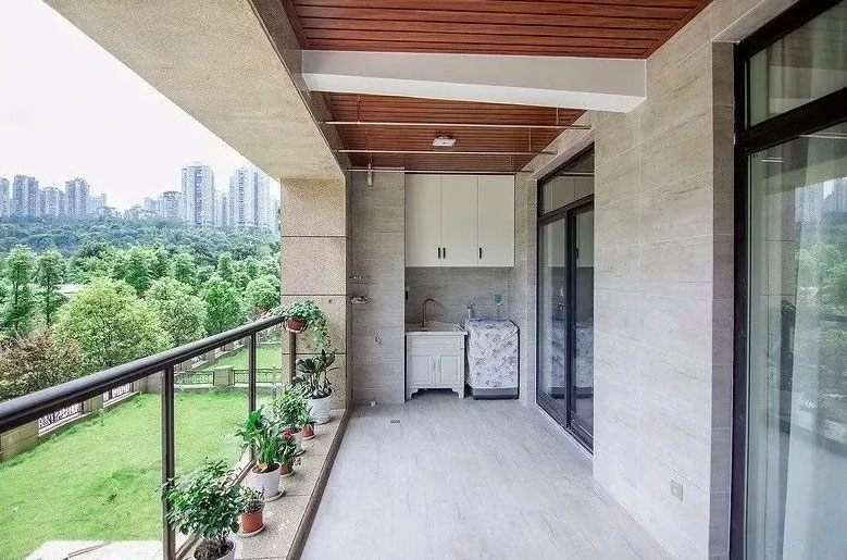 陽(yáng)臺(tái)護(hù)欄不同種類的特點(diǎn)有哪些？